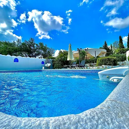 Nicole Luxury